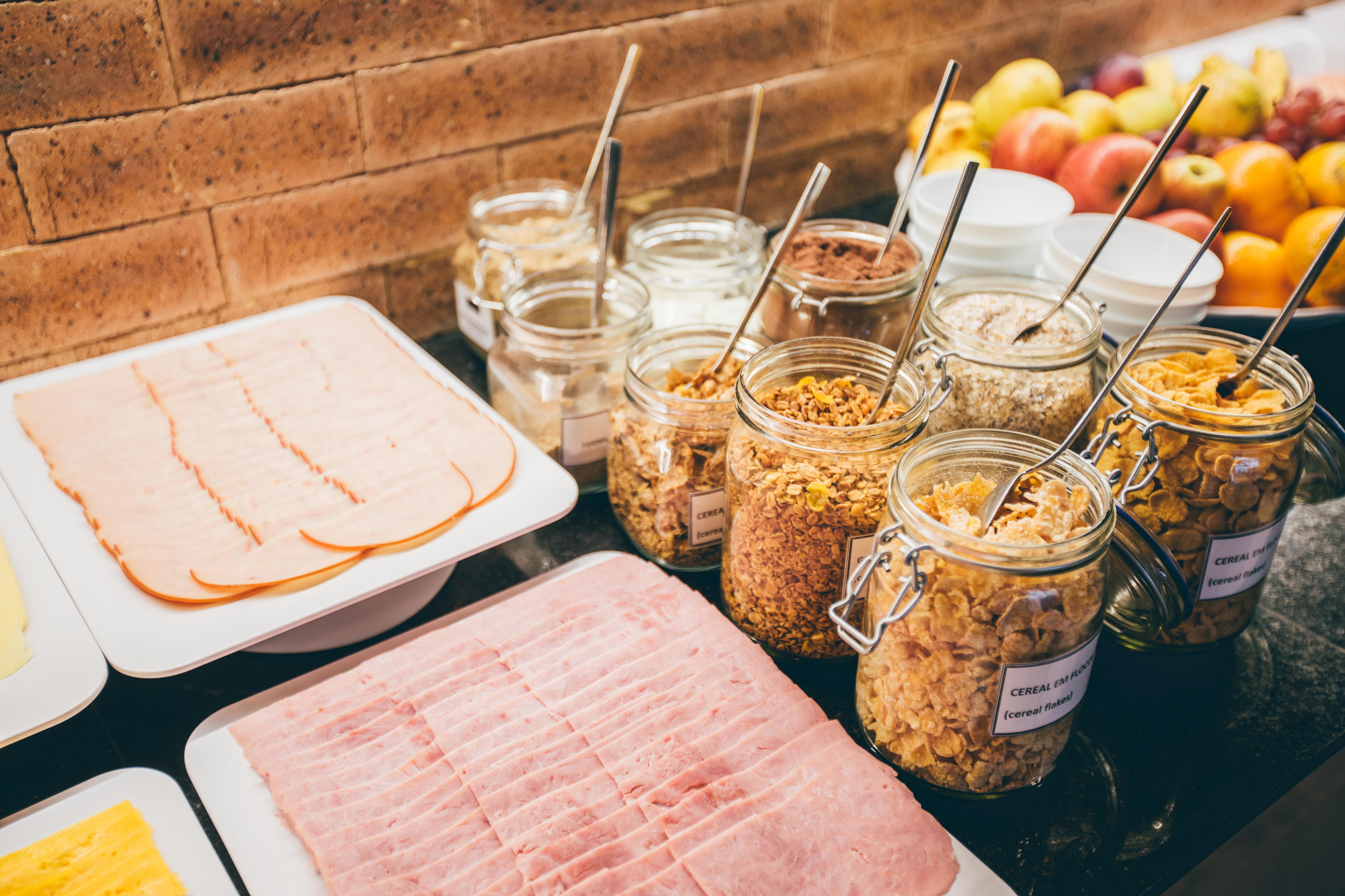 Cullinan Hplus Premium Μπραζίλια Εξωτερικό φωτογραφία Müsli and ham at a breakfast buffet